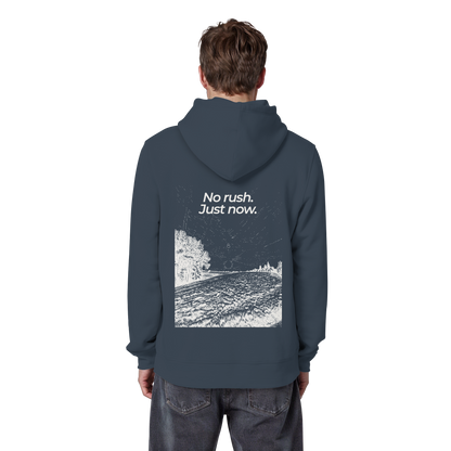 Grüne Wiese - No rush. Just now. - Unisex Bio Basic Hoodie