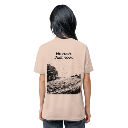 Grüne Wiese - No rush. Just now. - Unisex Bio T-Shirt