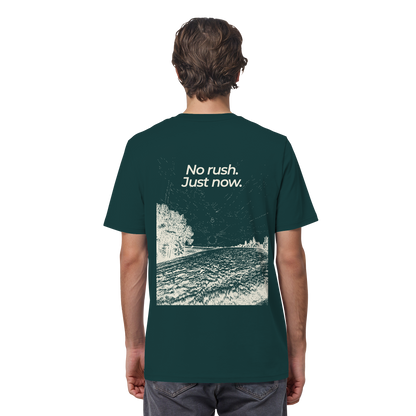 Grüne Wiese - No rush. Just now. - Unisex Bio T-Shirt