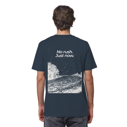 Grüne Wiese - No rush. Just now. - Unisex Bio T-Shirt