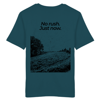Grüne Wiese - No rush. Just now. - Unisex Bio T-Shirt