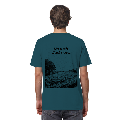 Grüne Wiese - No rush. Just now. - Unisex Bio T-Shirt