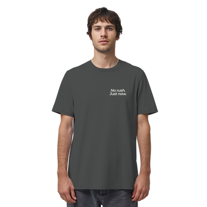 Grüne Wiese - No rush. Just now. - Unisex Bio T-Shirt