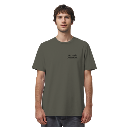 Grüne Wiese - No rush. Just now. - Unisex Bio T-Shirt