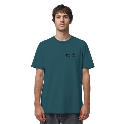 Grüne Wiese - No rush. Just now. - Unisex Bio T-Shirt